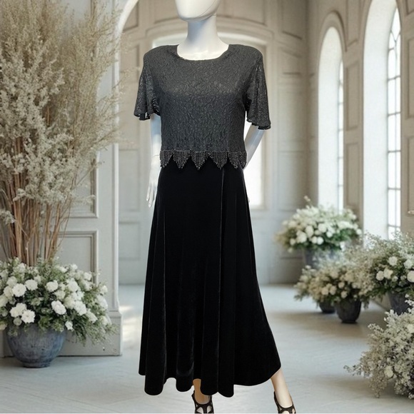 Dressy Betsy Dresses & Skirts - Dressy Betsy Women's 14 Black Lace Velvet Beaded Formal Dress Elegant Evening